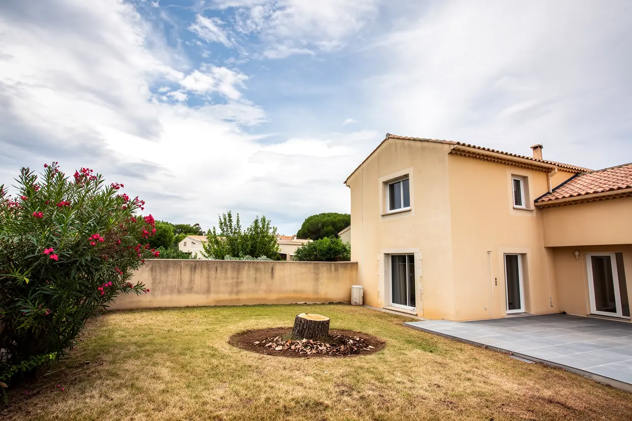 Jardin sécurisé après démontage du pin à Montpellier